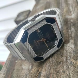 Vintage 70's MEGATRON manual wind Swiss "TV" "Deep-Dish" watch, runs + good cond